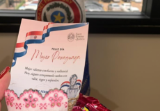 Reconocimiento simbólico por el día de la Mujer Paraguaya