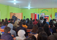 Estudiantes de Ypejhú reciben charla educativa